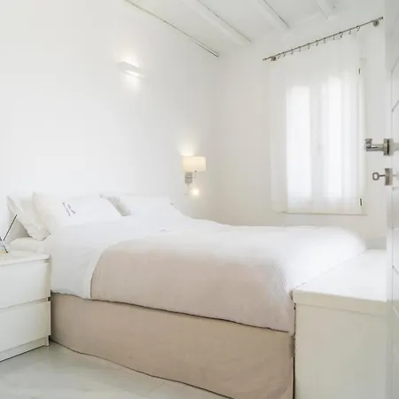 White Shell Ano Syros